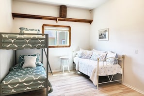 4 chambres, fer et planche à repasser, Wi-Fi gratuit, draps fournis