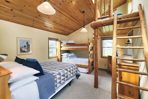 3 bedrooms, iron/ironing board, free WiFi, bed sheets