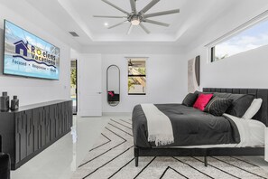 4 bedrooms, iron/ironing board, free WiFi, bed sheets - Perfect Sunsets, Heated Pool & Spa, Private Cabana - Pearlstone Retreat - Roelens (Cape Coral)