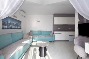 Comfort Apartment, Balcony | Living area