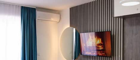 Deluxe Triple Room, Balcony, City View