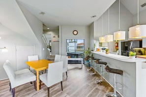 Dining - Amazing Ocean Front home with Private-Access to Beach (Galveston)