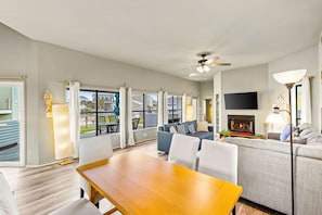 Smart TV - Amazing Ocean Front home with Private-Access to Beach (Galveston)