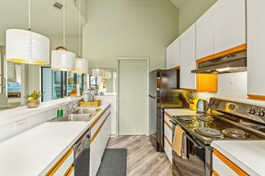 電子レンジ、オーブン、コンロ、食器洗い機