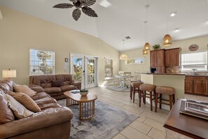 TV, tavolo da ping pong