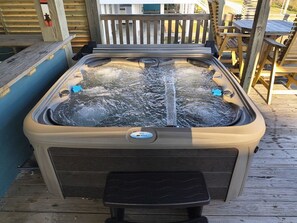 Terrace/patio - Beachfront | Hot Tub w/ Ocean Views | Tiki Bar, Pet-Friendly & Sleeps 12 (Crystal Beach)