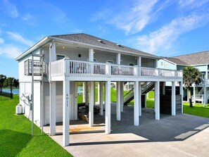 Exterior - 4BR Coastal Escape | Gulf Views, Private Deck, Walk to Beach (Port Bolivar)