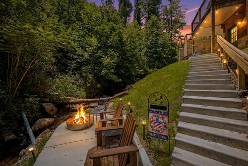 Bearly Hidden: Peaceful Creekside Escape with Hot Tub