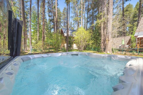 Donner Lake Getaway5-bedroom, 3-bathroom home perfect for up to 10 guests