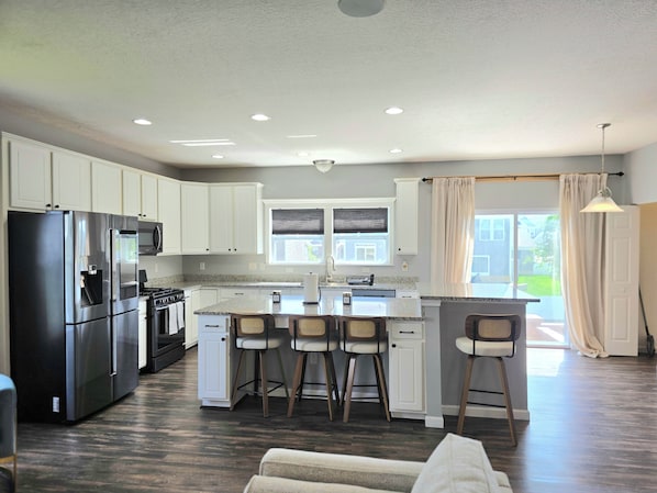 Microwave, oven, stovetop, dishwasher