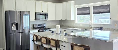 Micro-ondes, four, plaque de cuisson, lave-vaisselle