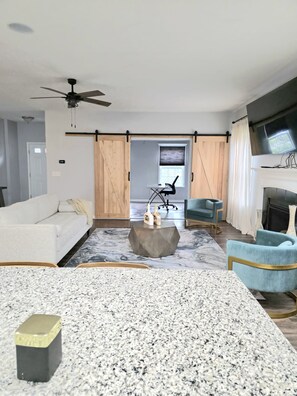 Smart TV, fireplace - Your Home Away from Home (Marysville)