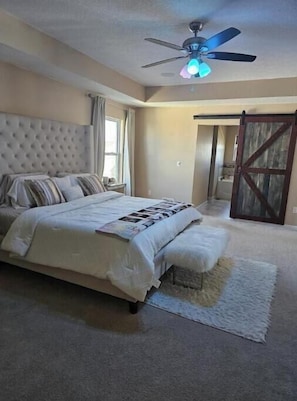 4 bedrooms, iron/ironing board, WiFi, bed sheets