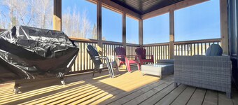  Muskoka Escape: 4BR Luxury New Cottage | Algonquin Park| Ski | Family-friendly!