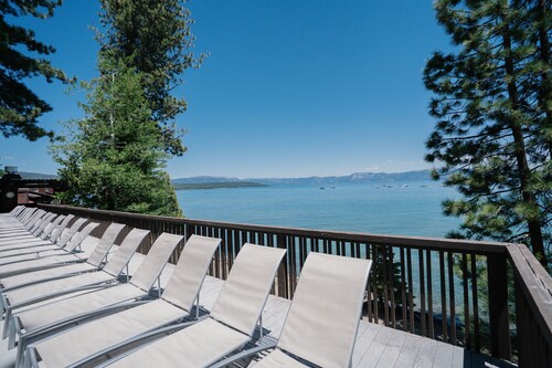 Mimi's Tahoe Tavern: Comfort, Style, and Location, Full Access to Amenities. By Tahoe Time VR