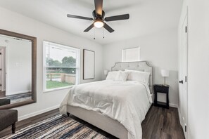3 bedrooms, iron/ironing board, WiFi, bed sheets