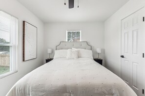 3 bedrooms, iron/ironing board, WiFi, bed sheets