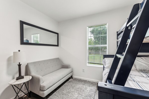 3 bedrooms, iron/ironing board, WiFi, bed sheets