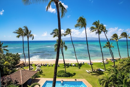 Una piscina al aire libre. Hale Mahina B304