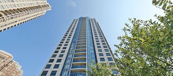 Luxurious 1 Bedroom+ Den, 1 Bath Condo/ Square One