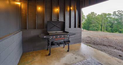 Uncharted Pines | Pickleball Court + Hot Tub