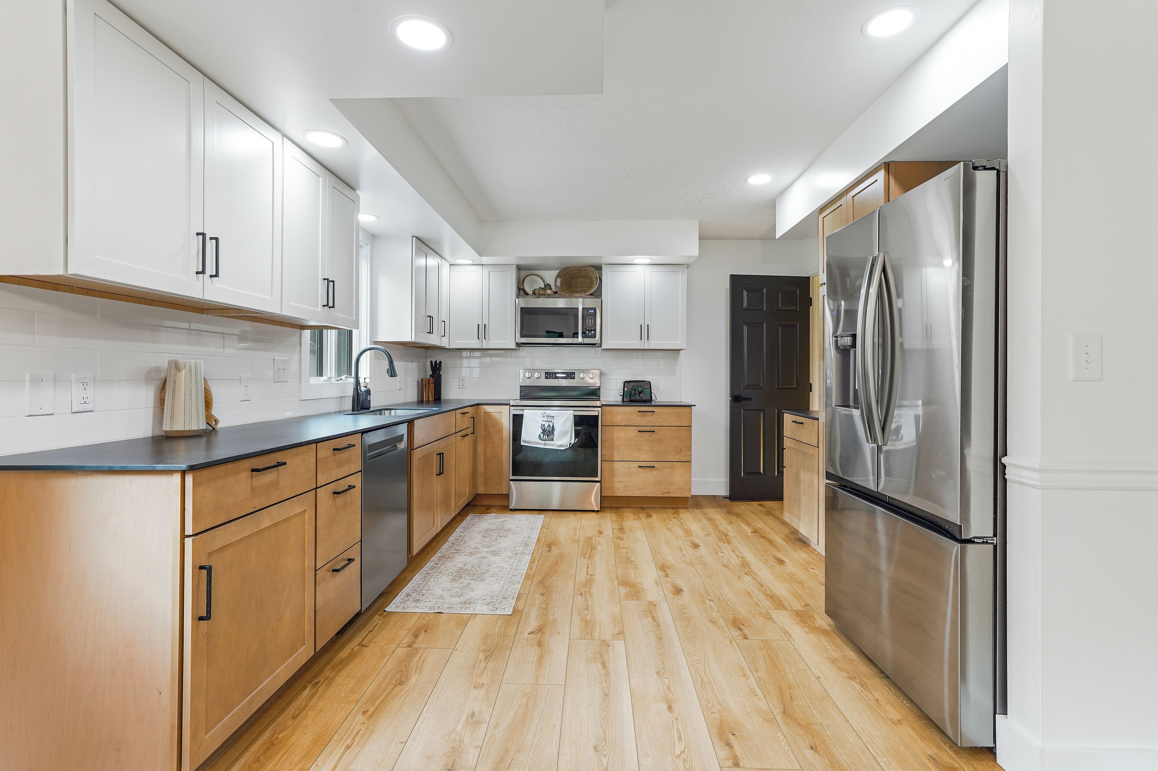 Refrigerador, microondas, horno y parrilla de estufa 