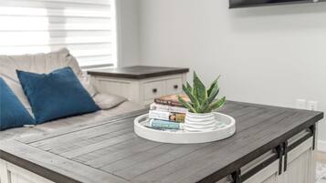 Televisor intel·ligent i llibres