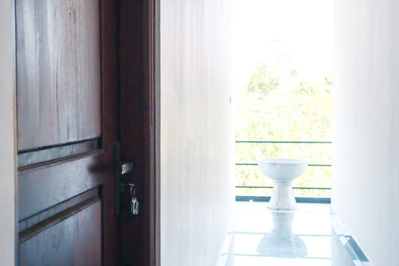Deluxe Double Room, Balcony, Mountain View | Living area | 32-inch flat-screen TV with satellite channels