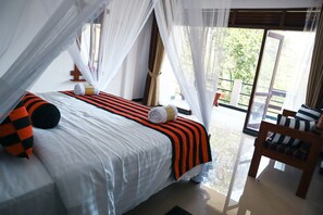 Minibar, khu vực làm việc phù hợp cho laptop, bàn ủi/dụng cụ ủi quần áo 