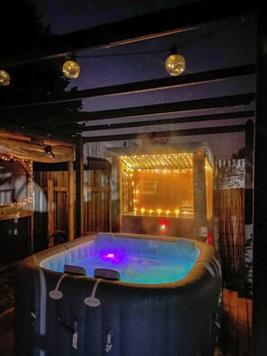 Bain à remous extérieur