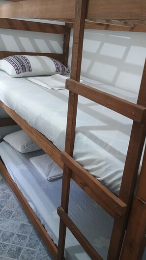 2 dormitorios, tabla de planchar con plancha, wifi gratis y ropa de cama