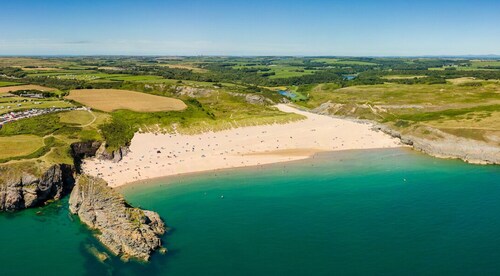 Coach House, Holiday Cottage Stackpole , Sleeps 8, 4 bedrooms,  bathrooms