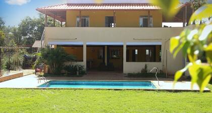 Welcoming property, easy access with swimming pool.