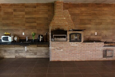 Cozy site, easy access with swimming pool