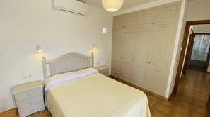 3 quartos, ferros/tábuas de passar roupa, Wi-Fi, roupa de cama