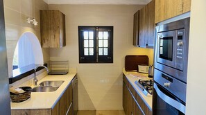 Mikrowelle, Ofen, Herdplatte, Geschirrspüler