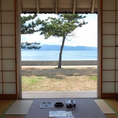 Interior. Naoshima Tsutsujiso Lodge