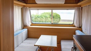 Living area - Naoshima Tsutsujiso Lodge (Naoshima)