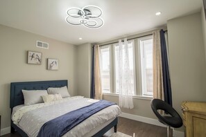 4 soverom, strykejern/-brett, wi-fi (inkludert) og sengetøy