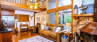 Lake Views, Short Walk to Water, Joy Rock Garden, Sleeps 7