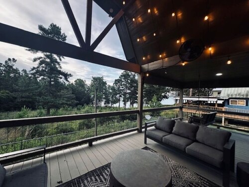 Lake Views, Short Walk to Water, Joy Rock Garden, Sleeps 7