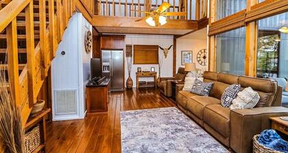 Lake Views, Short Walk to Water, Joy Rock Garden, Sleeps 7