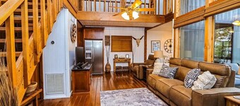 Lake Views, Short Walk to Water, Joy Rock Garden, Sleeps 7
