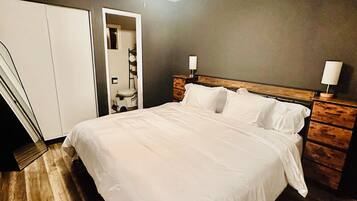4 bedrooms, desk, iron/ironing board, travel cot