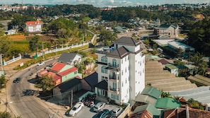 Front of property - PINE VIEW HOTEL DALAT (Da Lat)