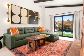 Fernseher, Kamin, Stereoanlage