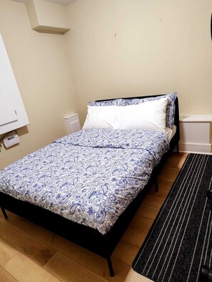 1 chambre, fer et planche Ă repasser, Wi-Fi gratuit, draps fournis