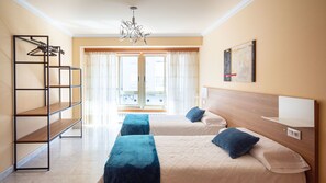 4 chambres, bureau, fer et planche Ă repasser, accĂšs au Wi-Fi (inclus)