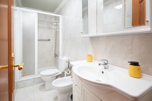 Hair dryer, towels - AG Flat Rio Miño Carballo, 700m from the center (Carballo)
