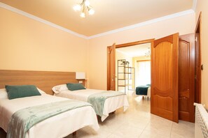 4 bedrooms, desk, iron/ironing board, free WiFi